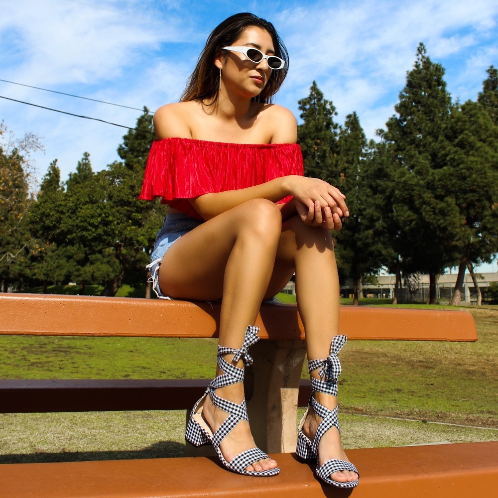 🚨LAST PAIR//The Dakota// Gingham lace up Sandal - Picture 2 of 6